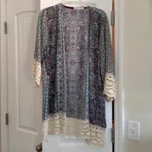 Boho chic cardigan with lace
